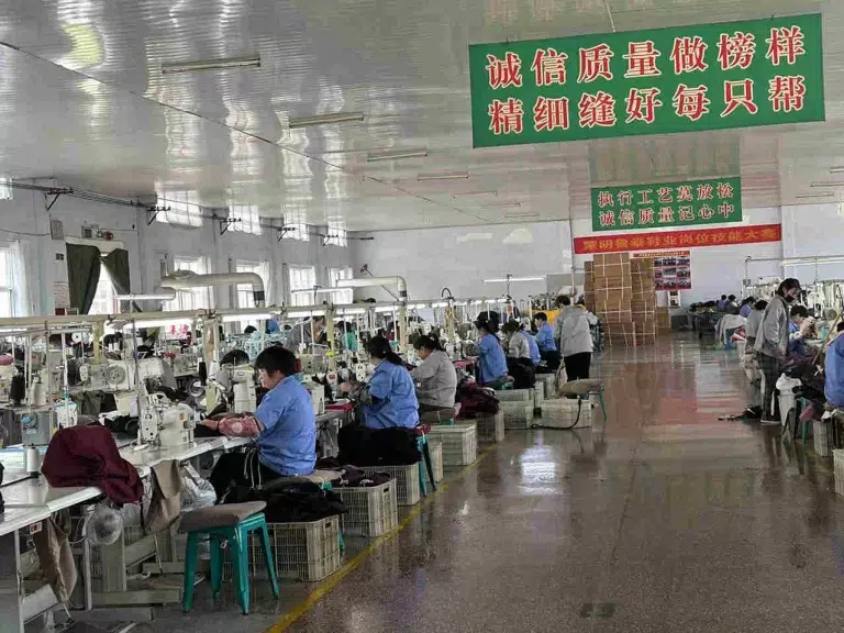 comfortable casual sneakers factory