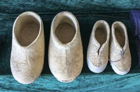 The origin of canvas shoes in European
