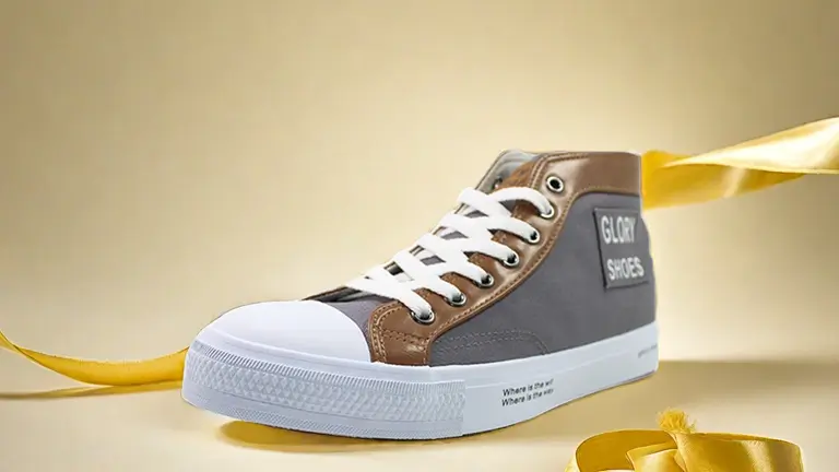 feature of men's canvas sneakers