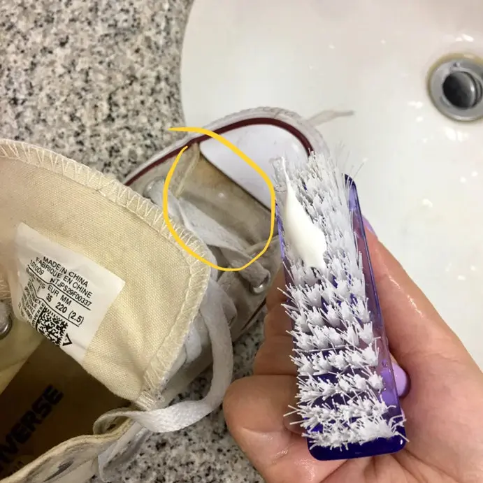 how to whiten white canvas shoes with brush