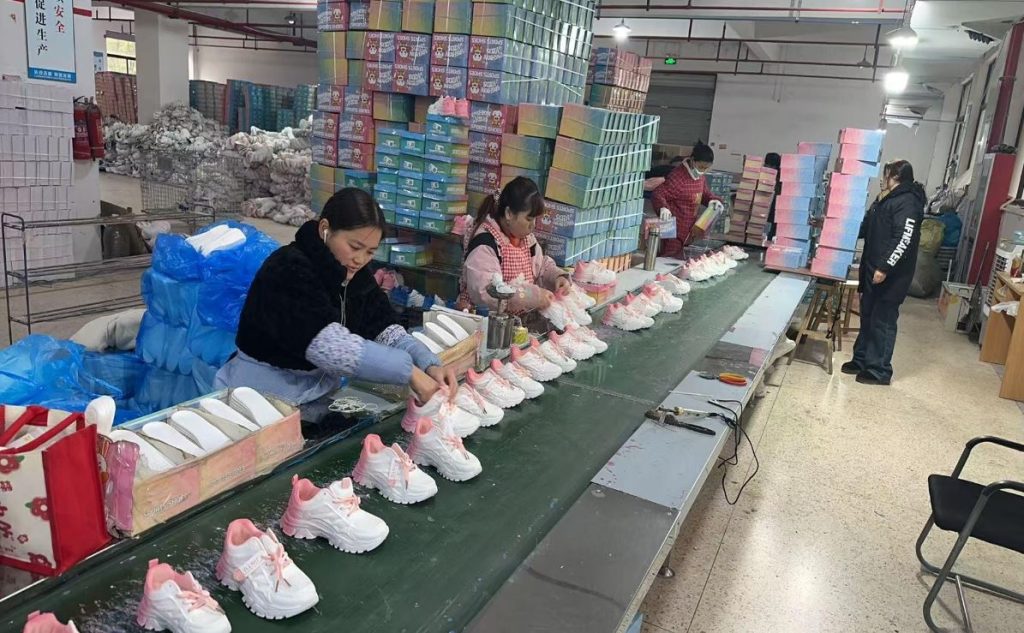 workshop of Breathable canvas shoes