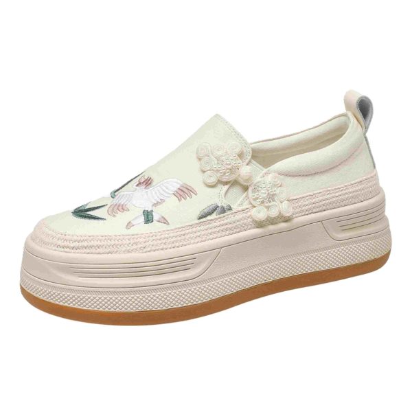 youth white canvas shoes