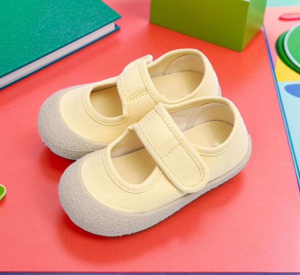 when should a child start wearing shoes