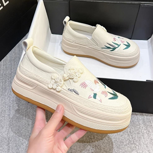 popular women's sneakers