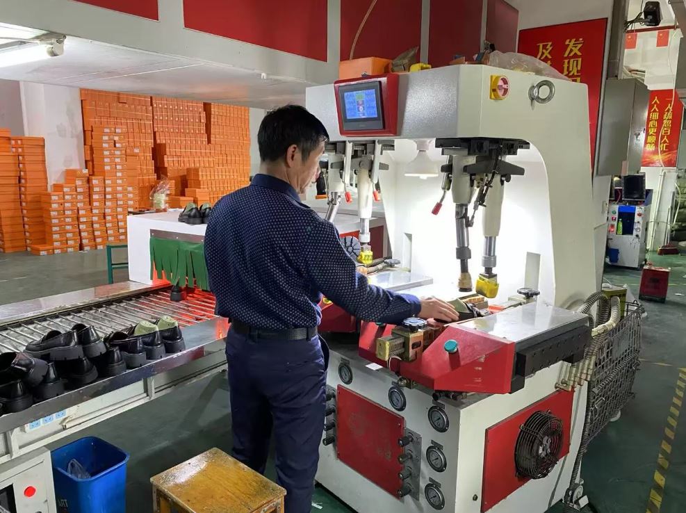 factory of Breathable children's sneakers